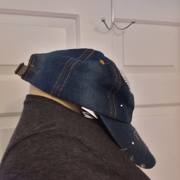 Caps - Picture 8 of 16